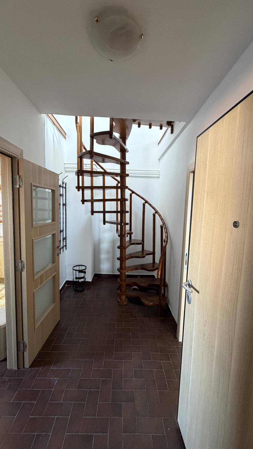 Slika 11 - Požeška, Petosoban stan za izdavanje, 210m2, 1.200€