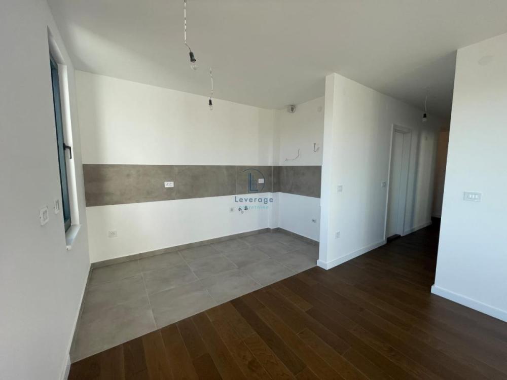 Glavna slika -Jurija Gagarina, Četvorosoban stan na prodaju, 83m2, 390.000€