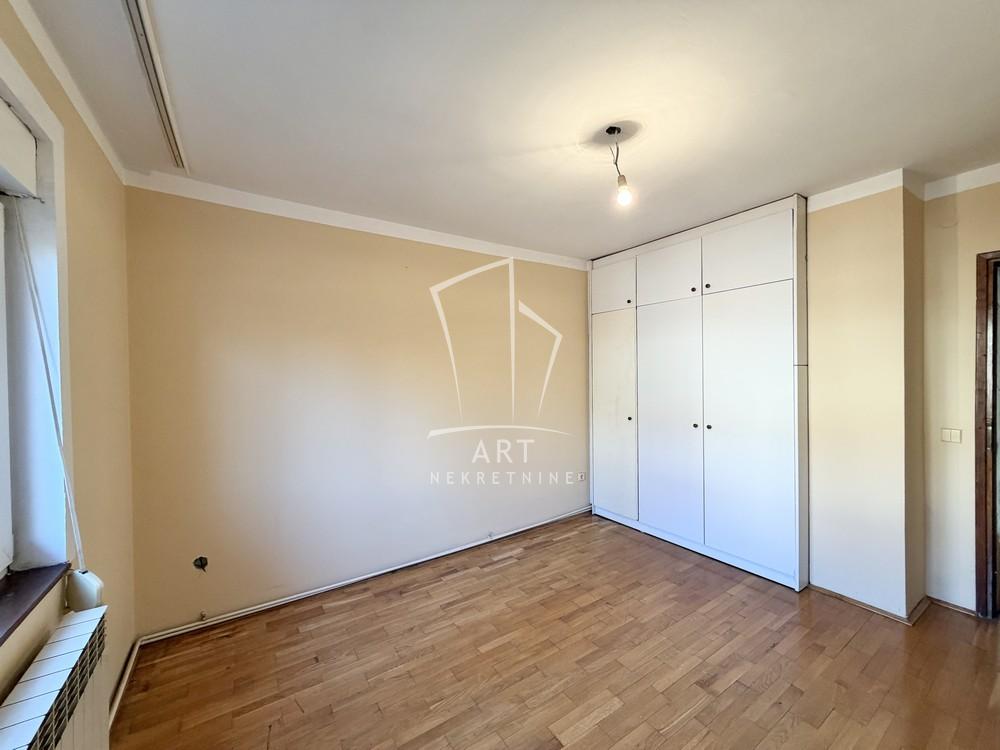 Slika 10 - Rospi Ćuprija,  Kuća za izdavanje, 340m2, 1.350€