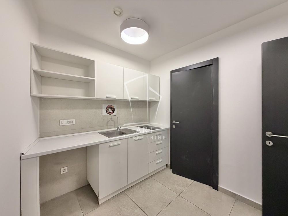 Slika 11 - Dečanska,  Lokal za izdavanje, 268m2, 4.930€