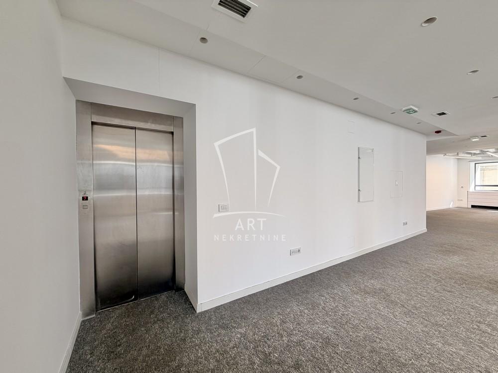 Slika 8 - Dečanska,  Lokal za izdavanje, 268m2, 4.930€