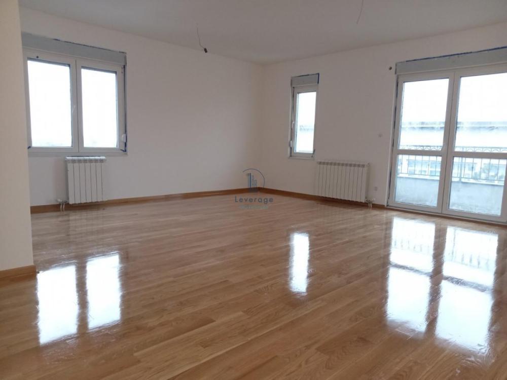 Glavna slika -Četvorosoban stan na prodaju, 114m2, 377.000€