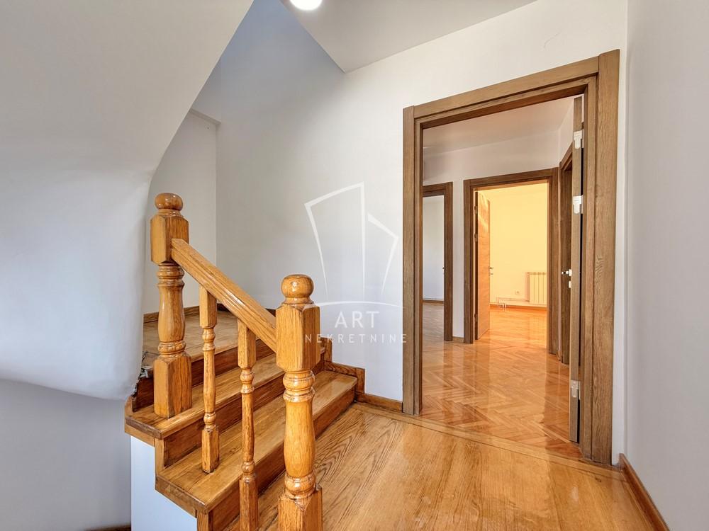 Slika 9 - Dušana Petrovića Šaneta, Kuća na prodaju, 255m2, 190.000€