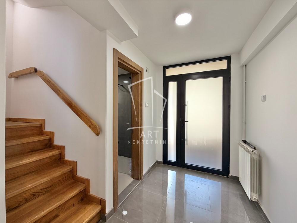 Slika 10 - Dušana Petrovića Šaneta, Kuća na prodaju, 255m2, 190.000€