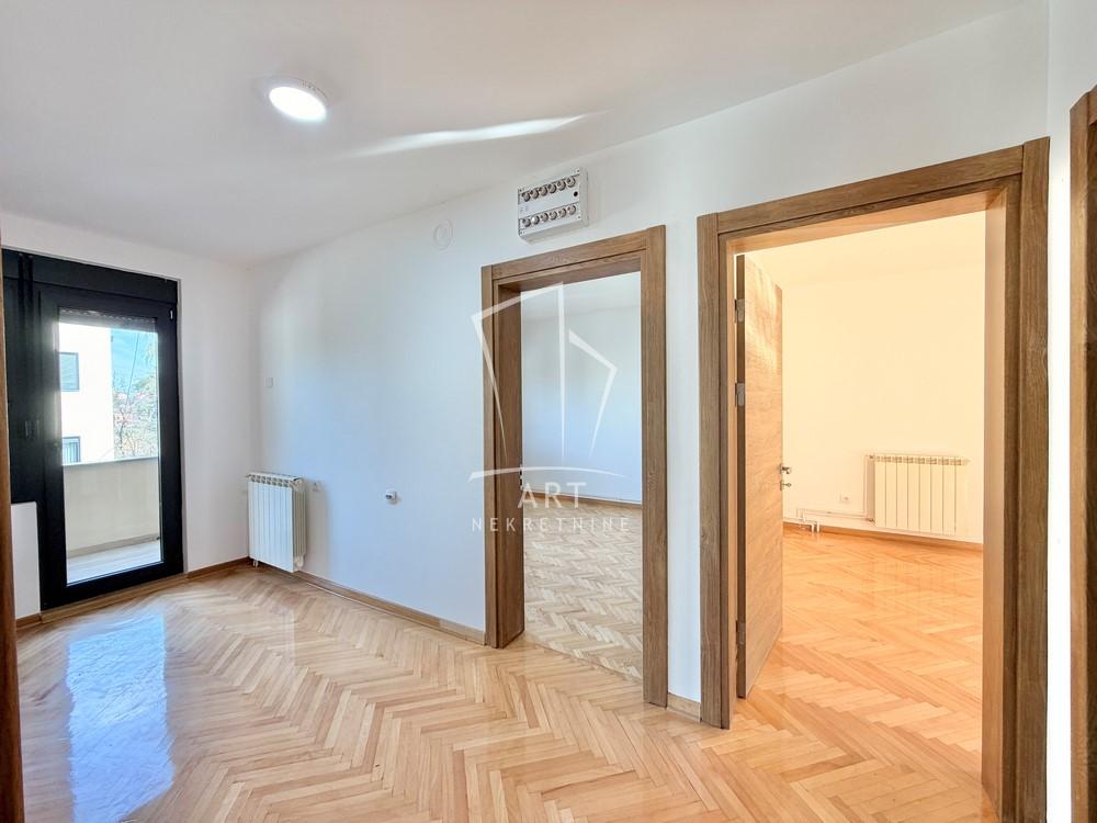 Slika 8 - Dušana Petrovića Šaneta, Kuća na prodaju, 255m2, 190.000€