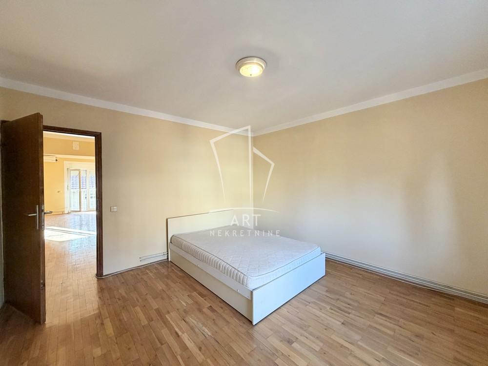 Slika 5 - Rospi Ćuprija,  Kuća na prodaju, 340m2, 425.000€