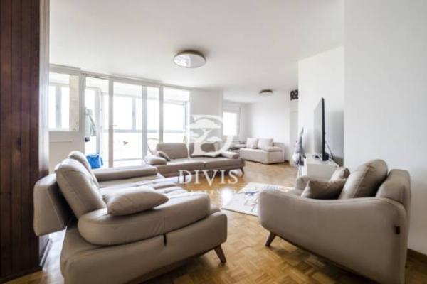 Glavna slika -Bulevar Arsenija Čarnojevića, Četvoroiposoban stan na prodaju, 121m2, 429.550€