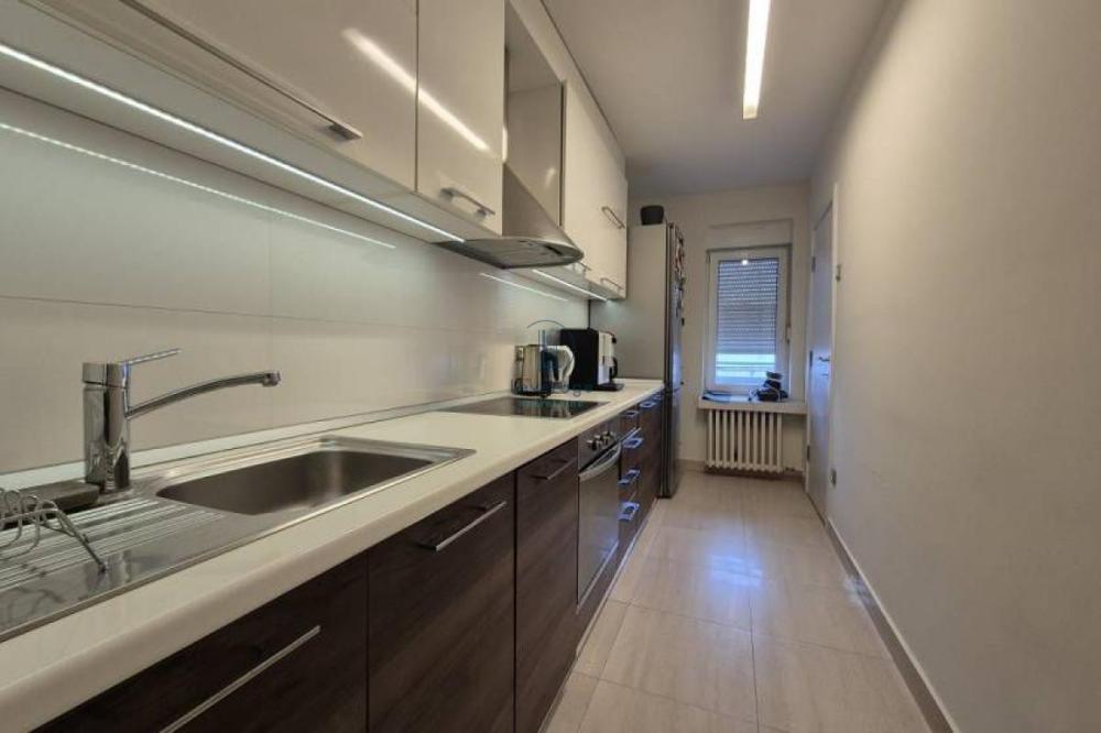 Slika 8 - Gospodar Jovanova, Petosoban stan za izdavanje, 150m2, 2.200€