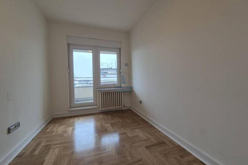 Slika 7 - Gospodar Jovanova, Petosoban stan za izdavanje, 150m2, 2.200€