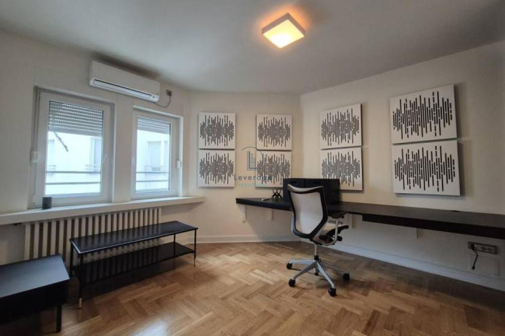 Slika 4 - Gospodar Jovanova, Petosoban stan za izdavanje, 150m2, 2.200€