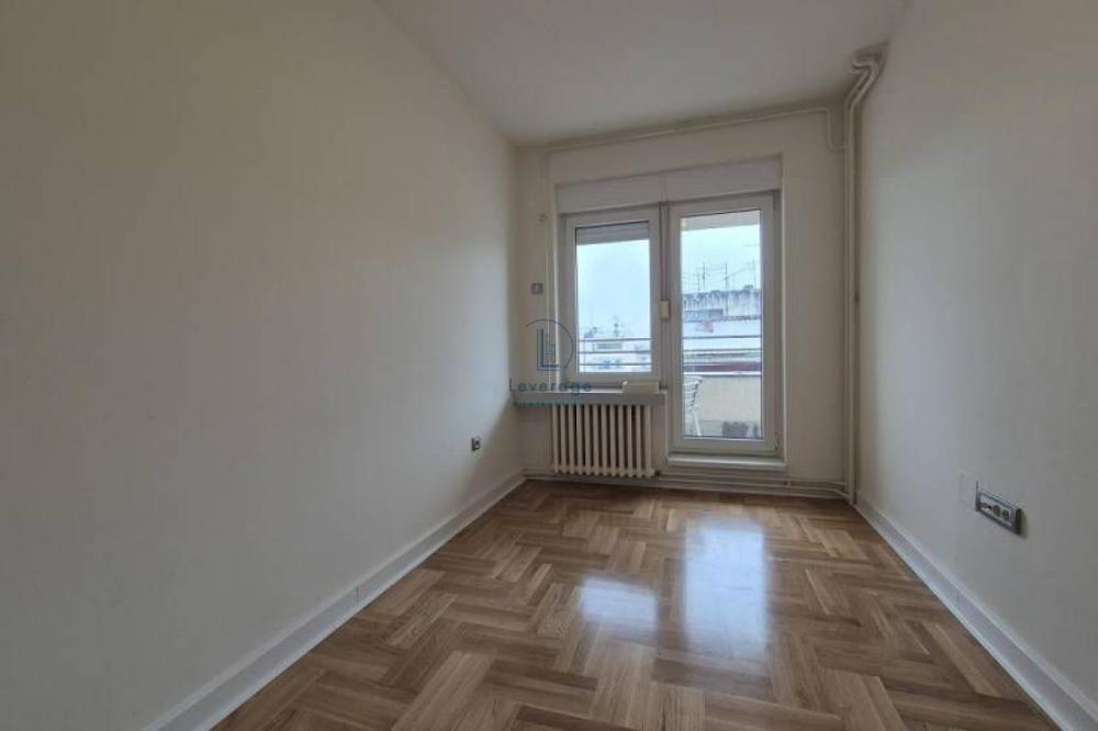 Slika 6 - Gospodar Jovanova, Petosoban stan za izdavanje, 150m2, 2.200€