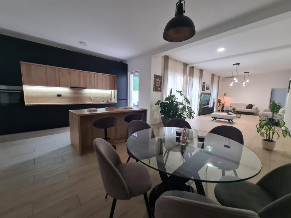 Slika 2 - Velisava Vulovića, Šestosoban stan za izdavanje, 240m2, 2.500€