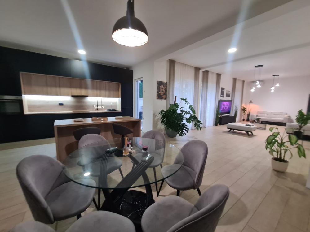 Slika 3 - Velisava Vulovića, Šestosoban stan za izdavanje, 240m2, 2.500€