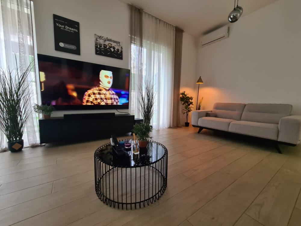 Slika 4 - Velisava Vulovića, Šestosoban stan za izdavanje, 240m2, 2.500€