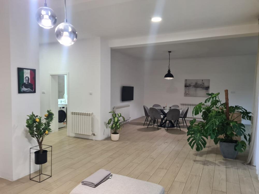 Slika 5 - Velisava Vulovića, Šestosoban stan za izdavanje, 240m2, 2.500€