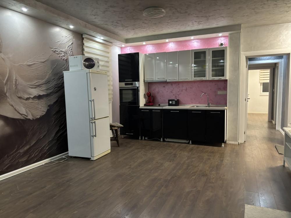 Slika 1 - Ljube Tadića, Četvorosoban stan za izdavanje, 80m2, 650€