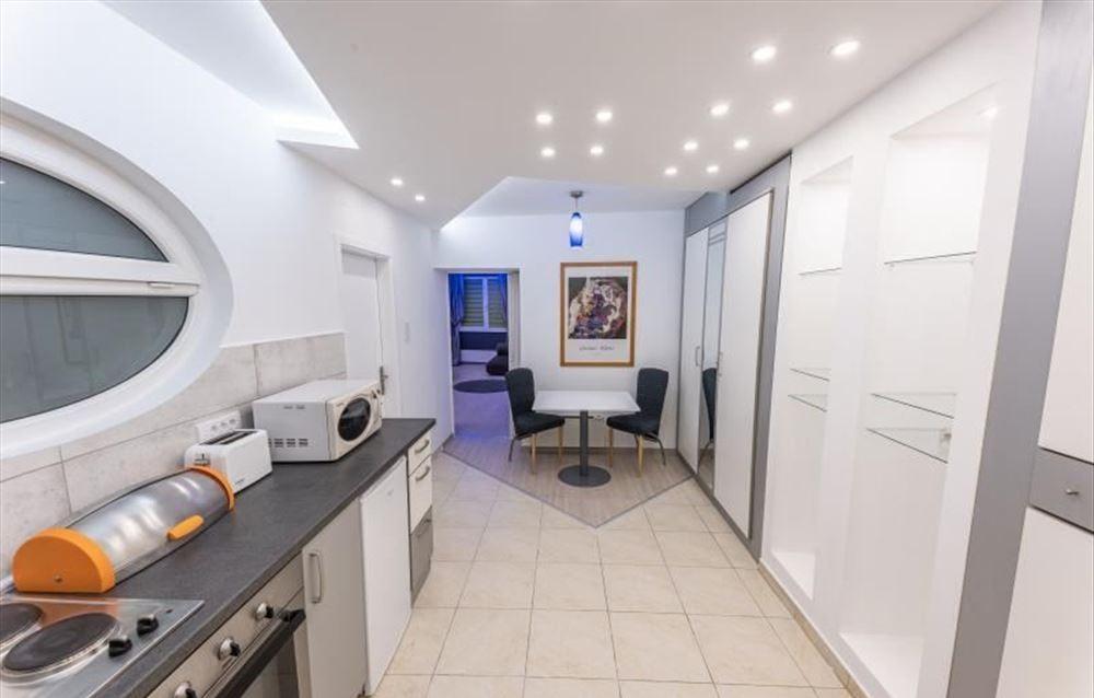 Slika 1 - Dečanska, Jednoiposoban stan za izdavanje, 42m2, 650€