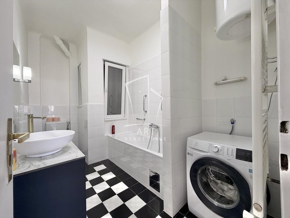 Slika 10 - Trg Nikole Pašića, Četvoroiposoban stan za izdavanje, 125m2, 2.000€