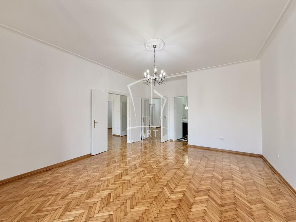 Slika 1 - Trg Nikole Pašića, Četvoroiposoban stan za izdavanje, 125m2, 2.000€