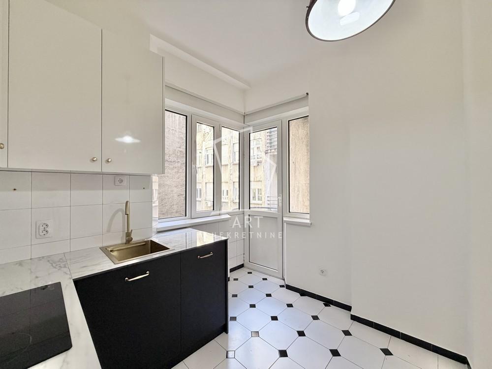 Slika 7 - Trg Nikole Pašića, Četvoroiposoban stan za izdavanje, 125m2, 2.000€