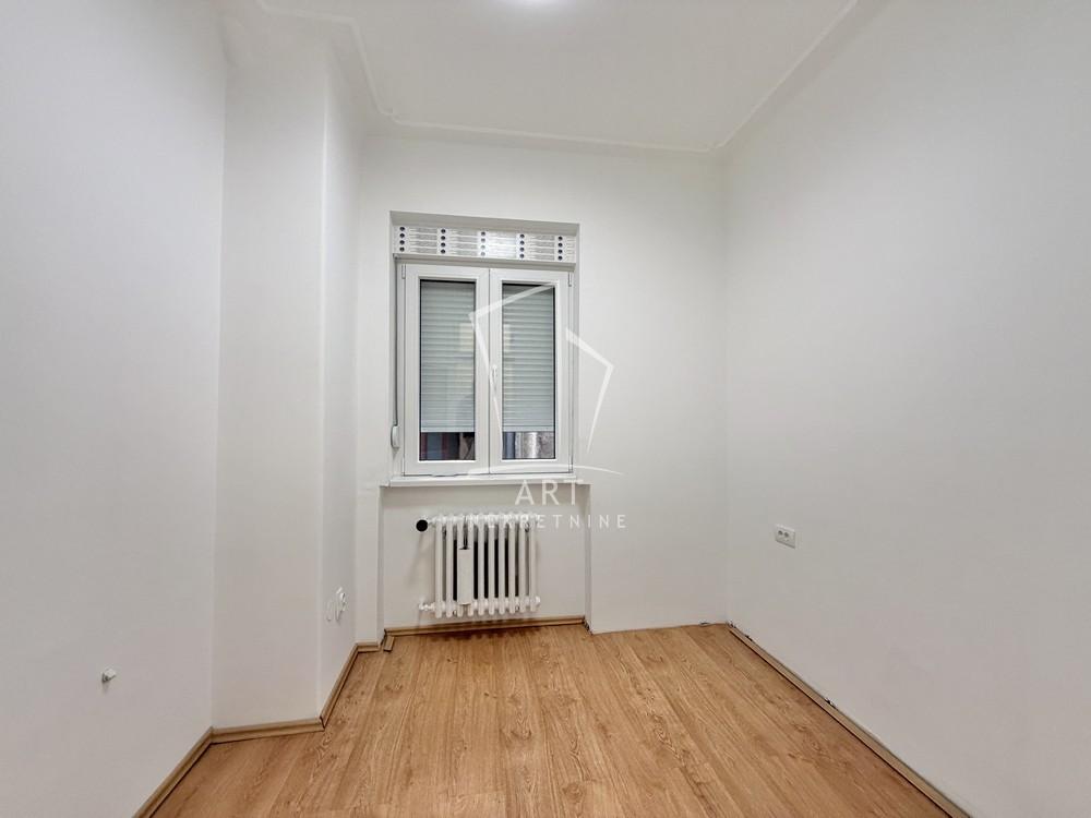 Slika 8 - Trg Nikole Pašića, Četvoroiposoban stan za izdavanje, 125m2, 2.000€