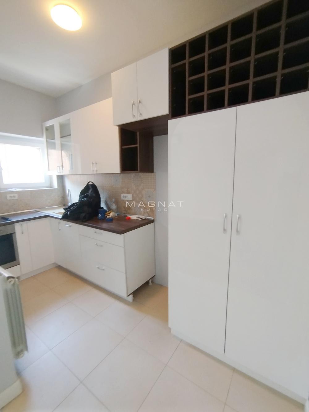 Slika 3 - Gospodar Jevremova, Dvoiposoban stan na prodaju, 72m2, 310.000€