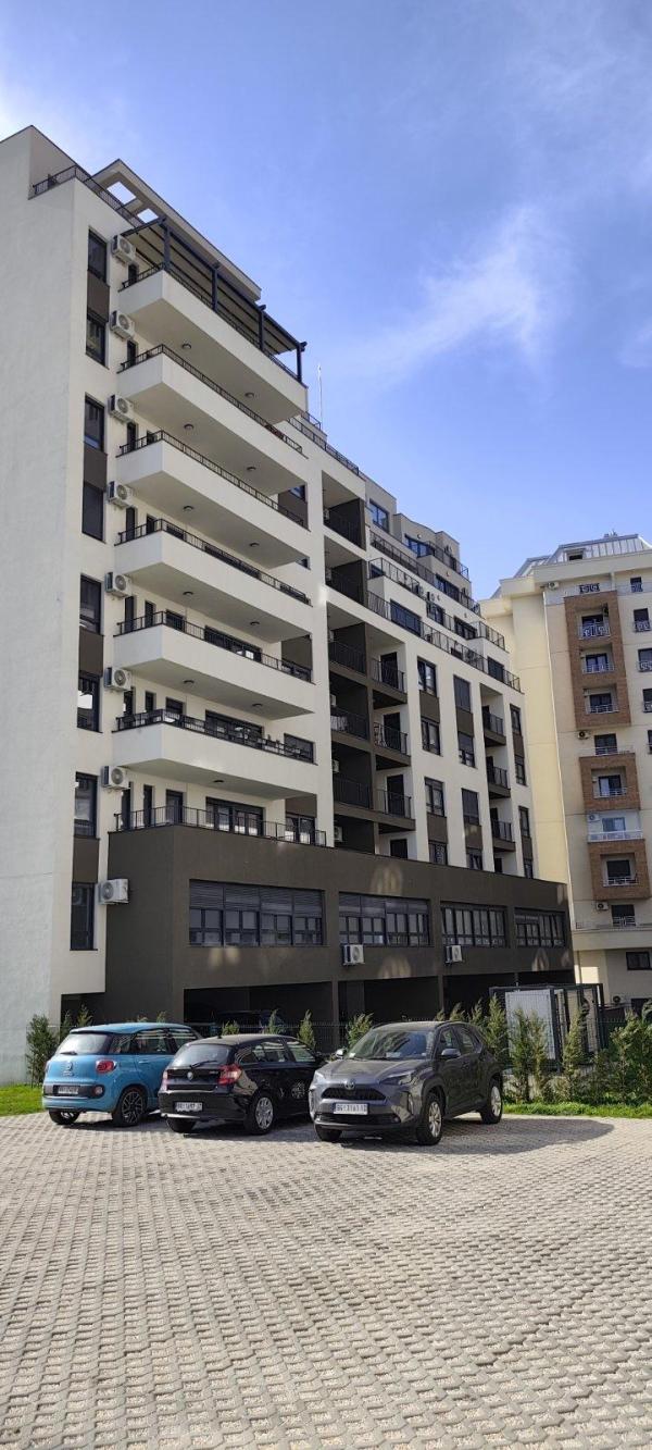 Slika 9 - Dragoslava Srejovića,  Lokal za izdavanje, 180m2, 2.880€