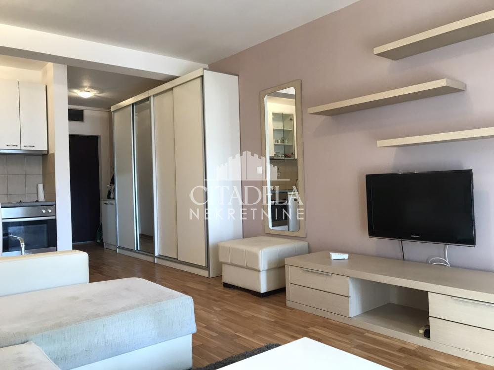 Slika 6 - Bulevar oslobođenja,  Stan za izdavanje, 38m2, 700€