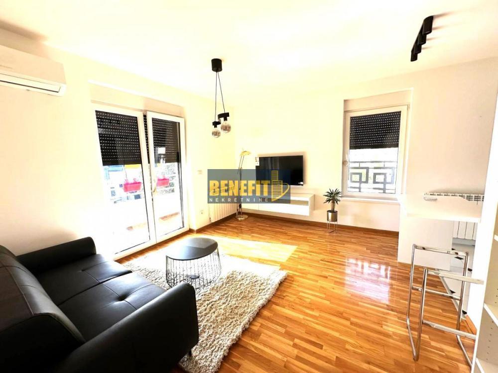 Glavna slika -Dvosoban stan za izdavanje, 50m2, 700€