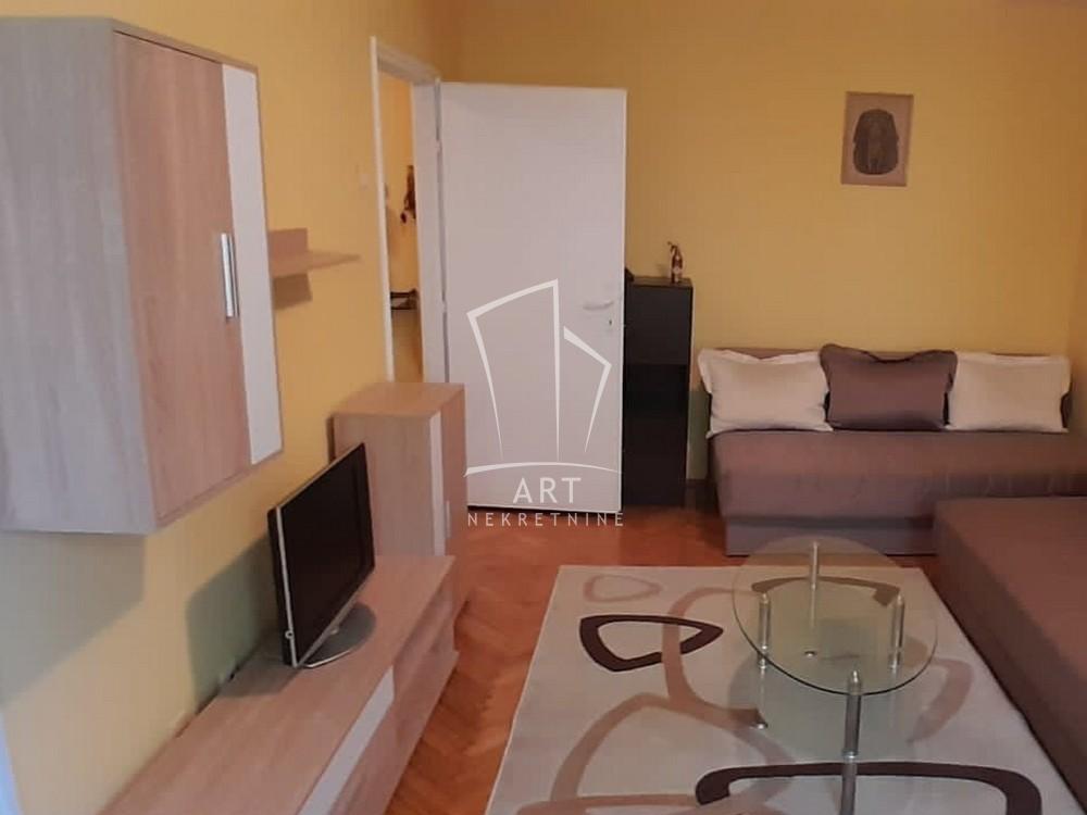 Slika 1 - Strumička, Dvosoban stan za izdavanje, 45m2, 450€