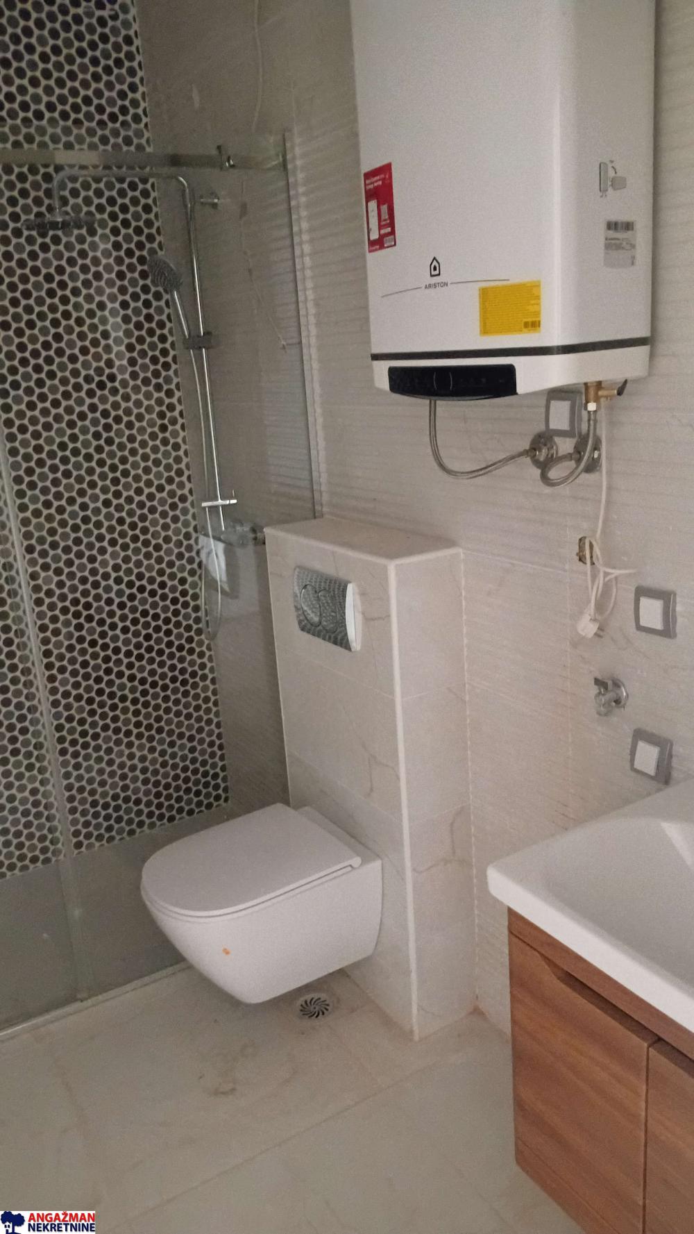 Slika 1 - Zahumska, Šestosoban stan na prodaju, 132m2, 545.000€