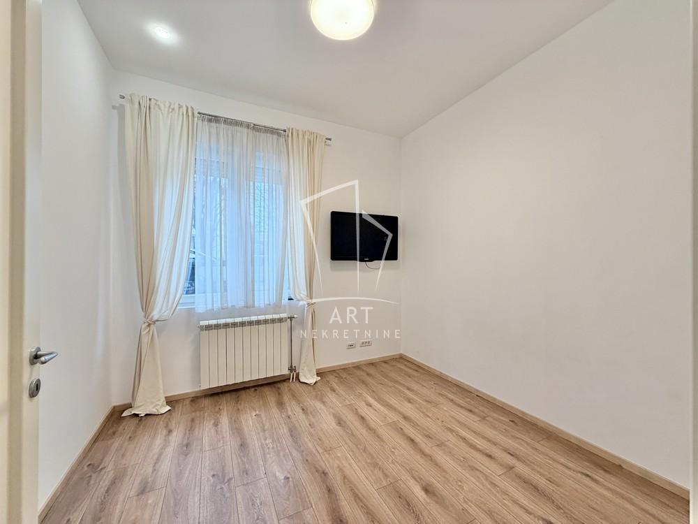 Slika 8 - Bilećka,  Lokal za izdavanje, 240m2, 2.300€