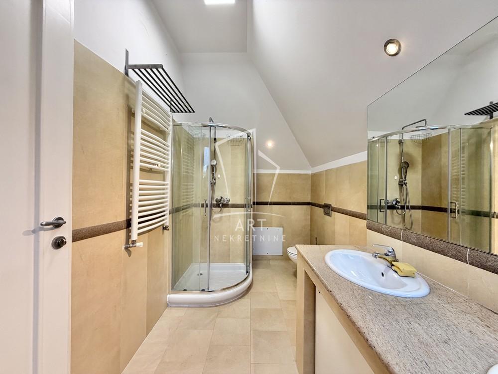 Slika 10 - Bilećka,  Lokal za izdavanje, 240m2, 2.300€