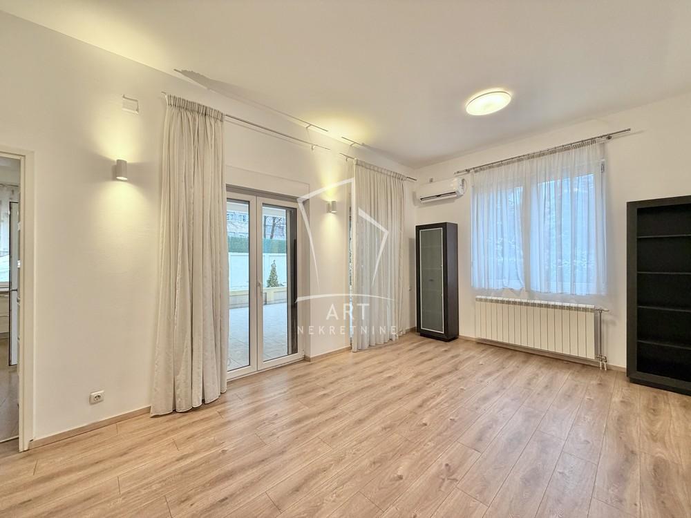 Slika 2 - Bilećka,  Lokal za izdavanje, 240m2, 2.300€