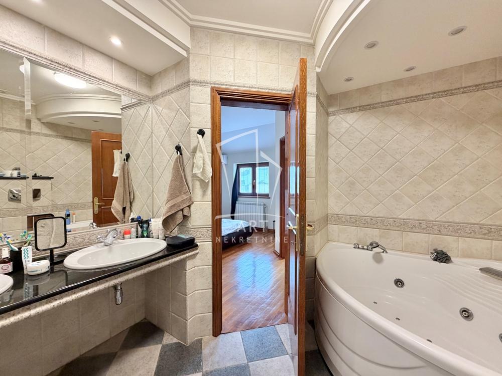 Slika 9 - Mihaila Šolohova, Petosoban stan na prodaju, 180m2, 300.000€