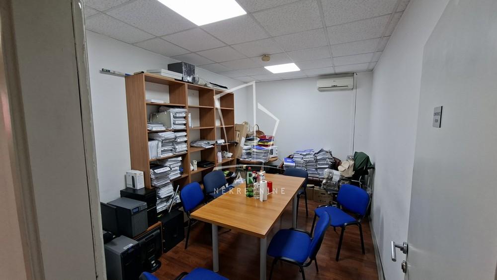 Slika 10 - Bulevar Milutina Milankovića,  Lokal za izdavanje, 202m2, 2.600€