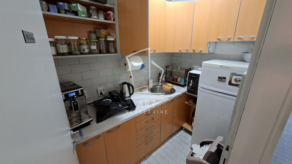 Slika 11 - Bulevar Milutina Milankovića,  Lokal za izdavanje, 202m2, 2.600€