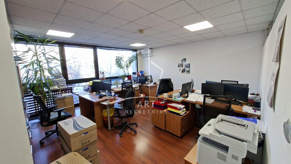Slika 1 - Bulevar Milutina Milankovića,  Lokal za izdavanje, 202m2, 2.600€