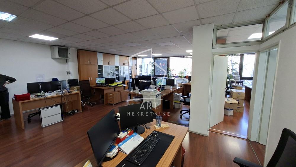 Slika 3 - Bulevar Milutina Milankovića,  Lokal za izdavanje, 202m2, 2.600€