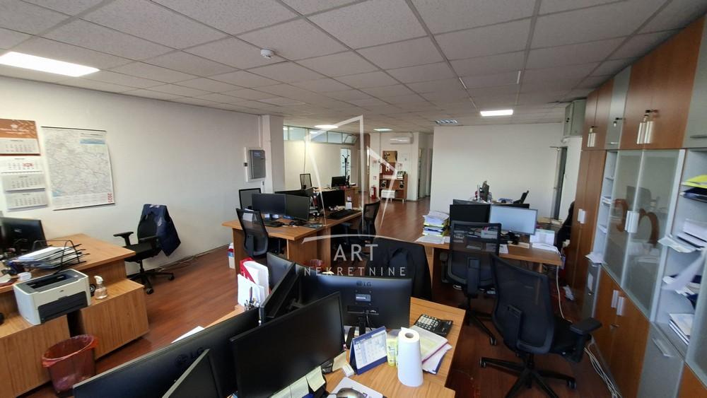 Slika 5 - Bulevar Milutina Milankovića,  Lokal za izdavanje, 202m2, 2.600€