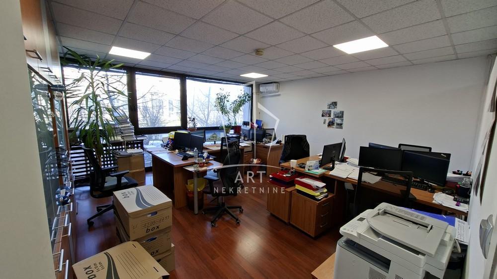 Glavna slika -Bulevar Milutina Milankovića,  Lokal za izdavanje, 202m2, 2.600€