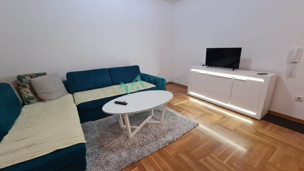 Glavna slika -Dvoiposoban stan za izdavanje, 61m2, 550€