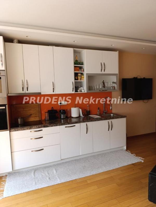 Slika 1 - Hajduk-Veljkov venac, Dvoiposoban stan na prodaju, 62m2, 332.000€