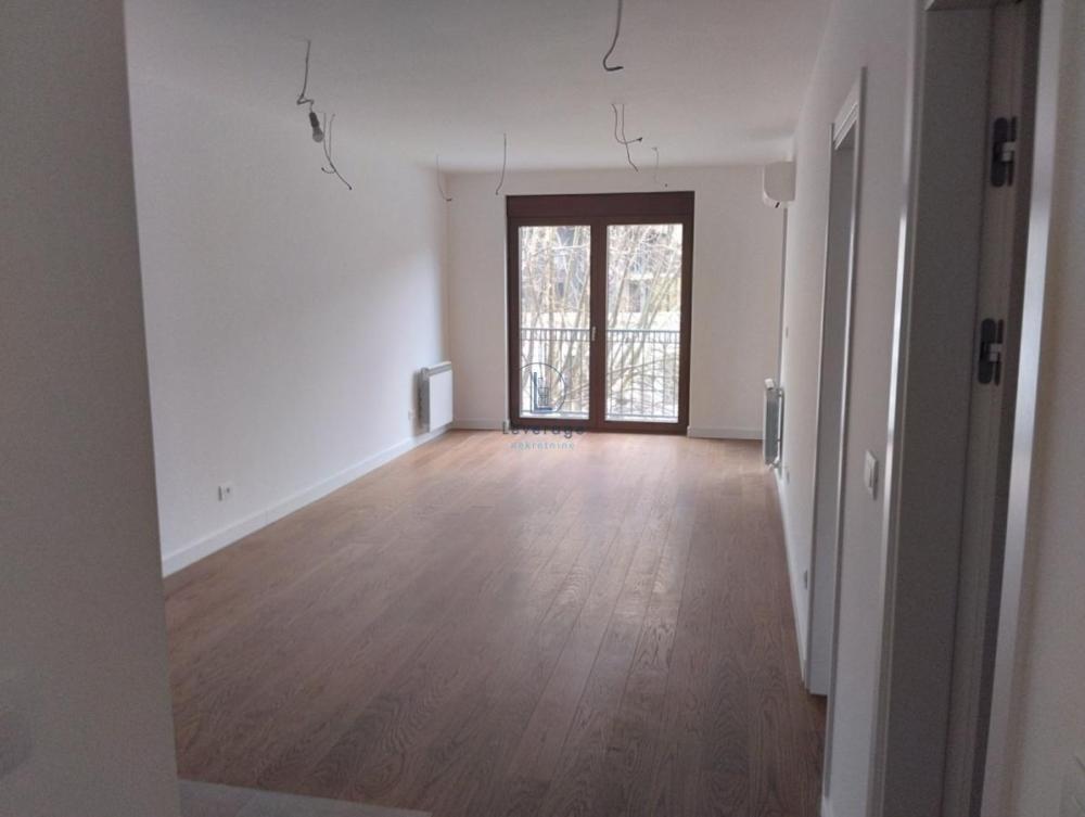 Slika 2 - Cara Dušana, Troiposoban stan za izdavanje, 87m2, 1.600€