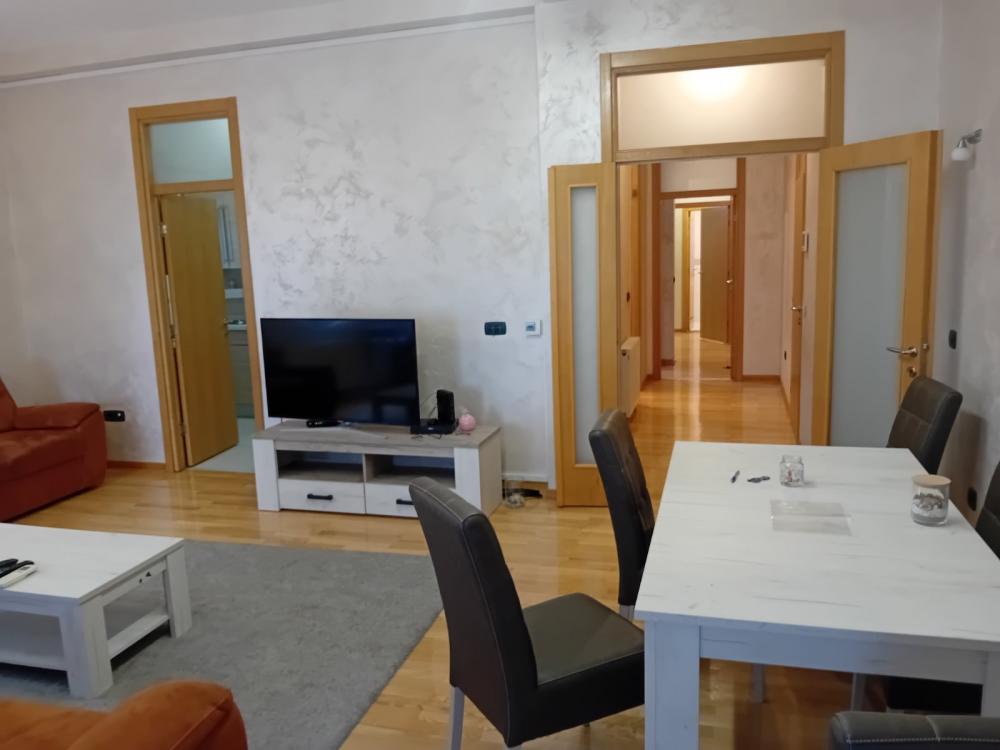 Slika 1 - Velisava Vulovića, Trosoban stan za izdavanje, 98m2, 1.500€