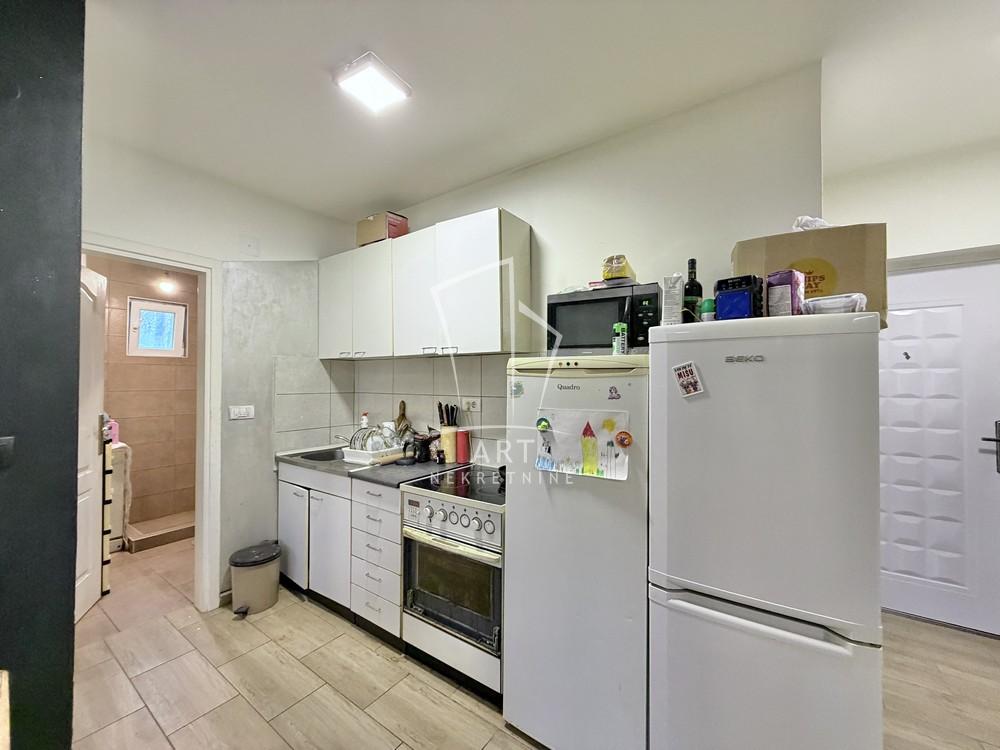 Slika 4 - Vladimira Rolovića, Trosoban stan na prodaju, 45m2, 85.000€