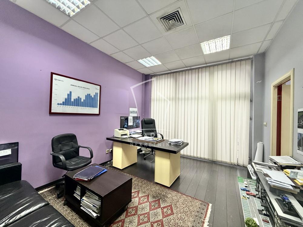 Slika 1 - Bulevar Arsenija Čarnojevića,  Lokal za izdavanje, 109m2, 2.400€