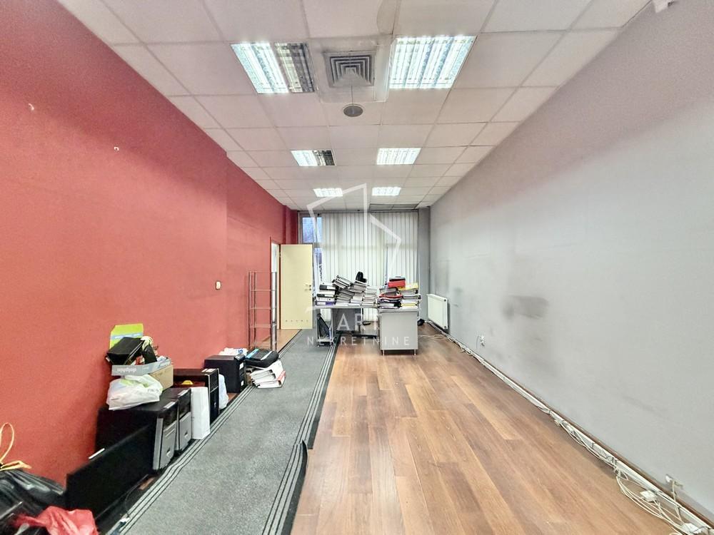 Slika 3 - Bulevar Arsenija Čarnojevića,  Lokal za izdavanje, 109m2, 2.400€