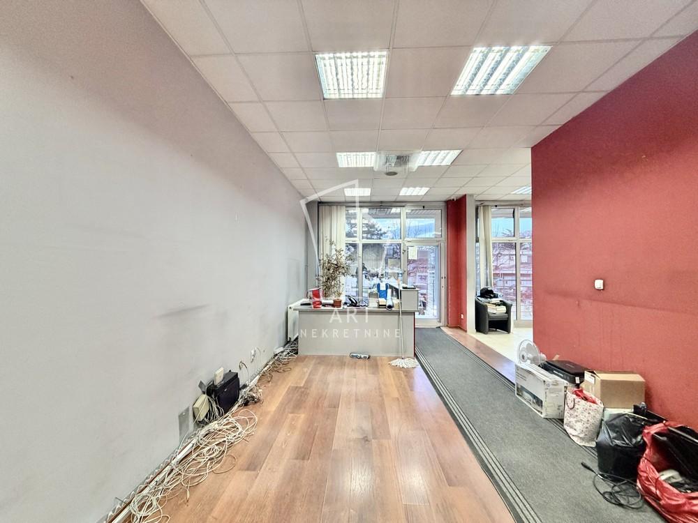 Slika 4 - Bulevar Arsenija Čarnojevića,  Lokal za izdavanje, 109m2, 2.400€