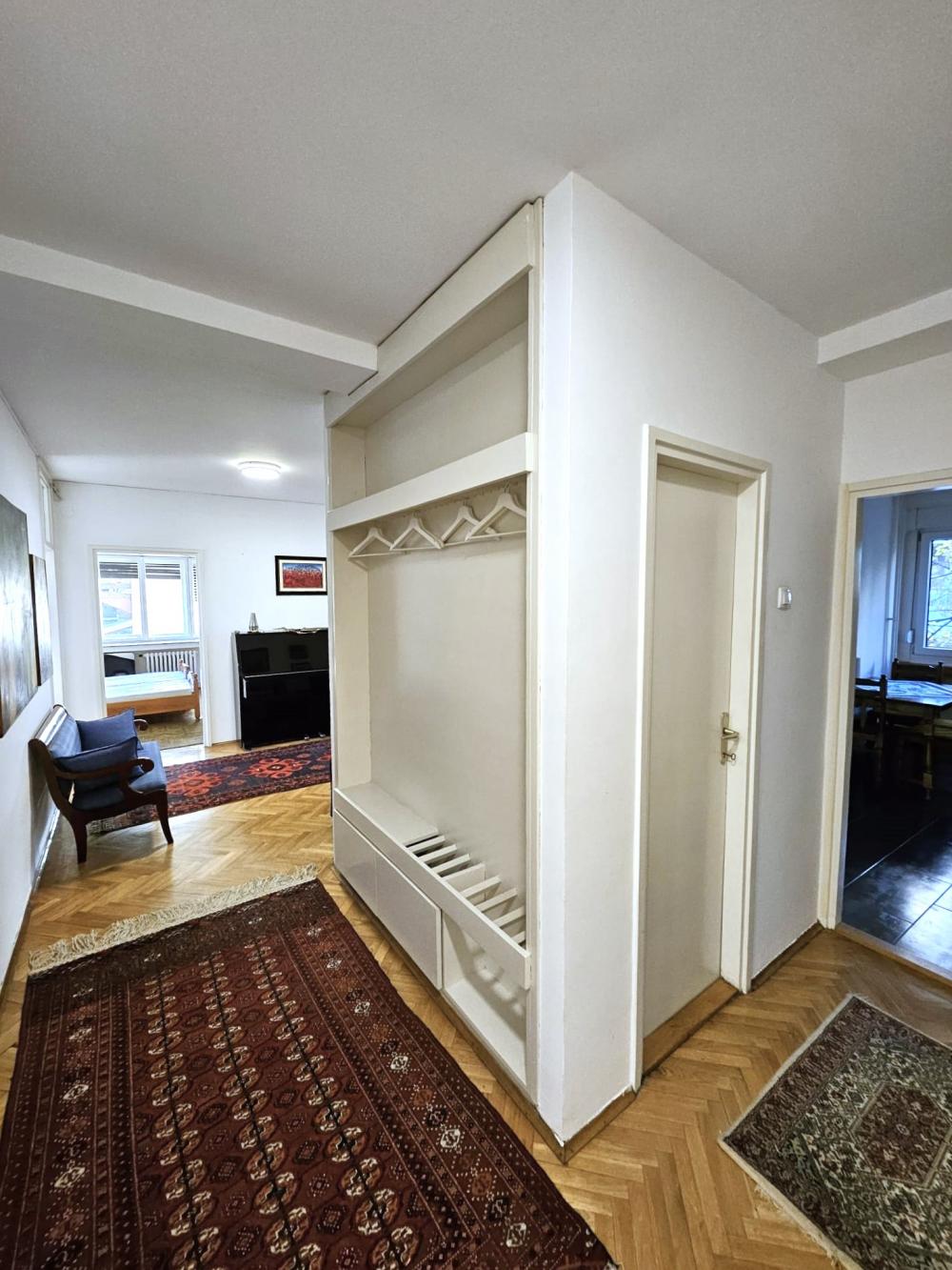 Slika 2 - Požarevačka, Četvorosoban stan za izdavanje, 143m2, 1.600€